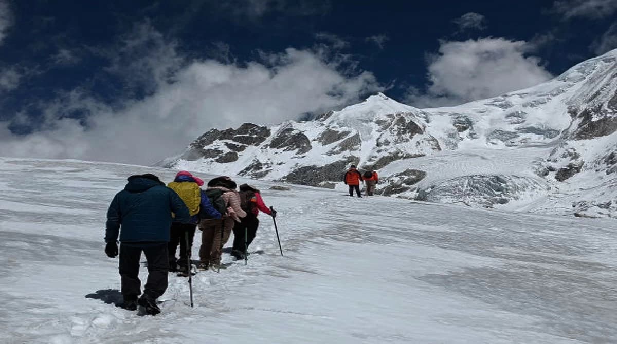 larke pass manaslu trek
